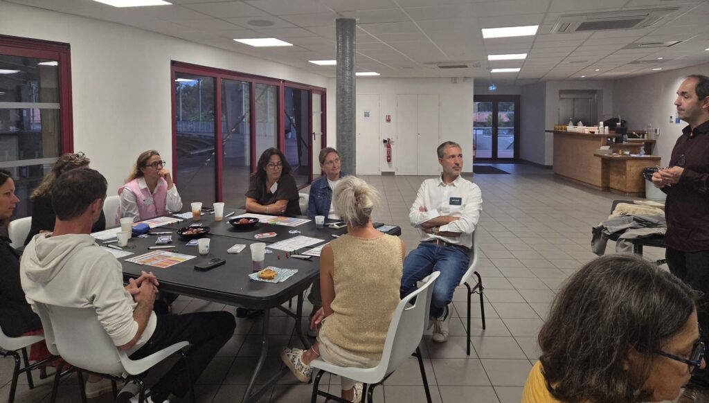 Yohan Antonio de la Banque de France Mont-de-Marsan (à droite) a animé le jeu sur les entrepreneurs.